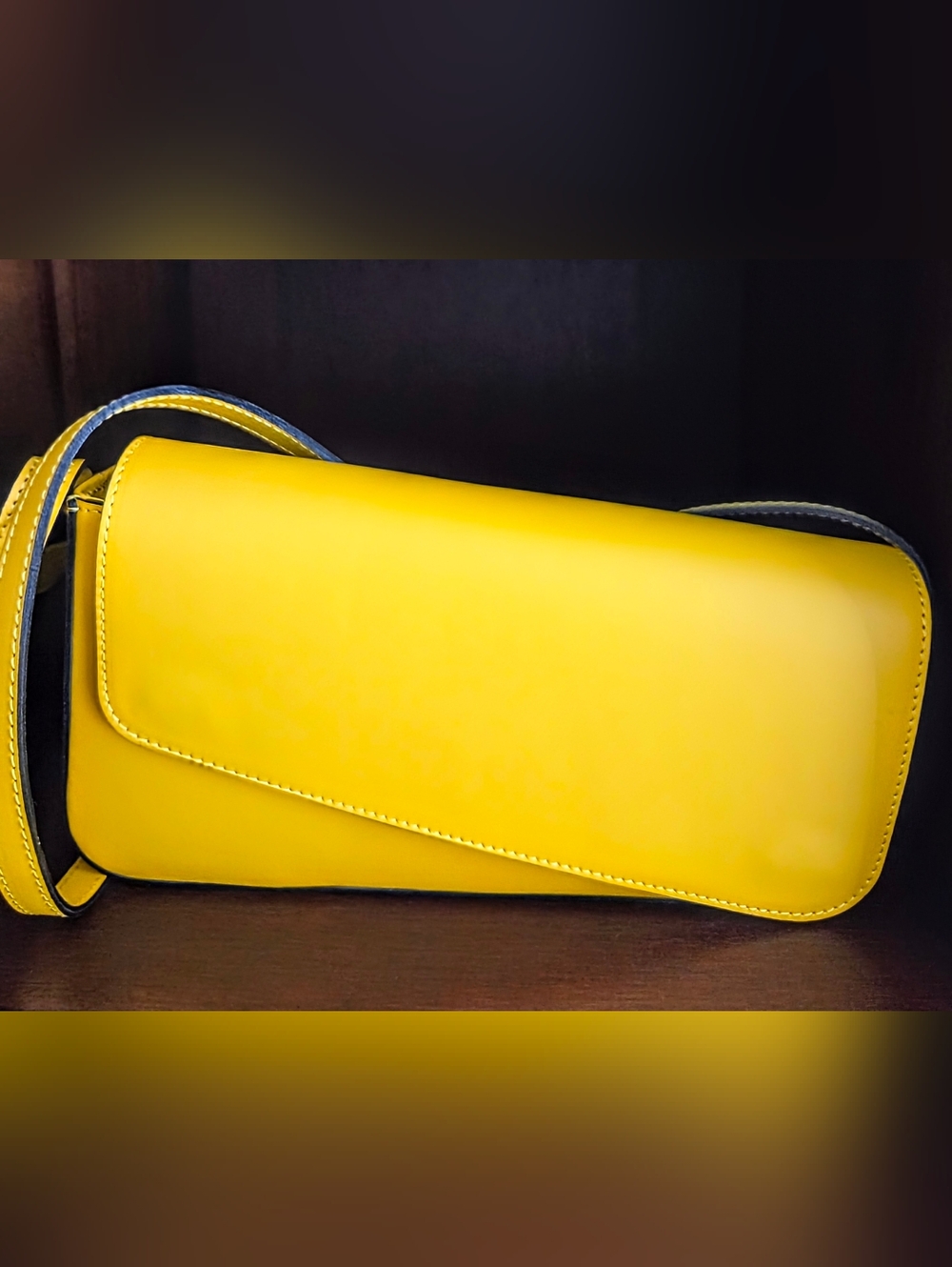 Sleek Yellow Leather Crossbody Bag - Modern Minimalist